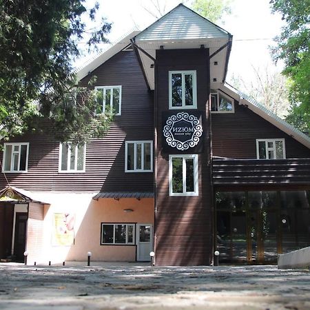 Отель Izum Ош Экстерьер фото